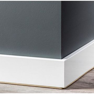 Vochtwerende MDF plint Modern 18x120mm wit Gelakt RAL9010 (Incl. geluid reducerende uitsparing) - 16334